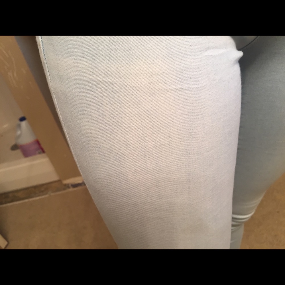 Light washed skinny jeans